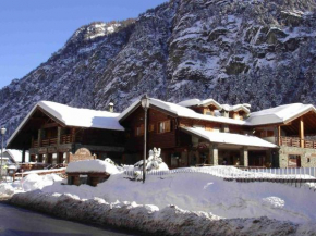 The chalet is situated in a quiet and sunny area of Antey Saint Andr Antey-Saint-André